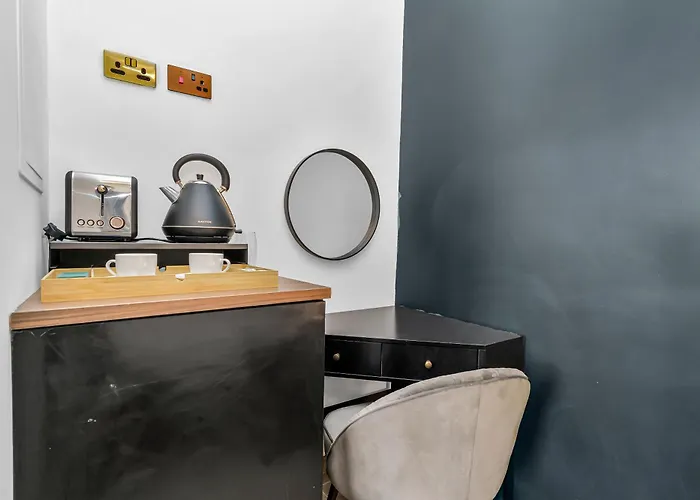 G Eighty Four Aparthotel London